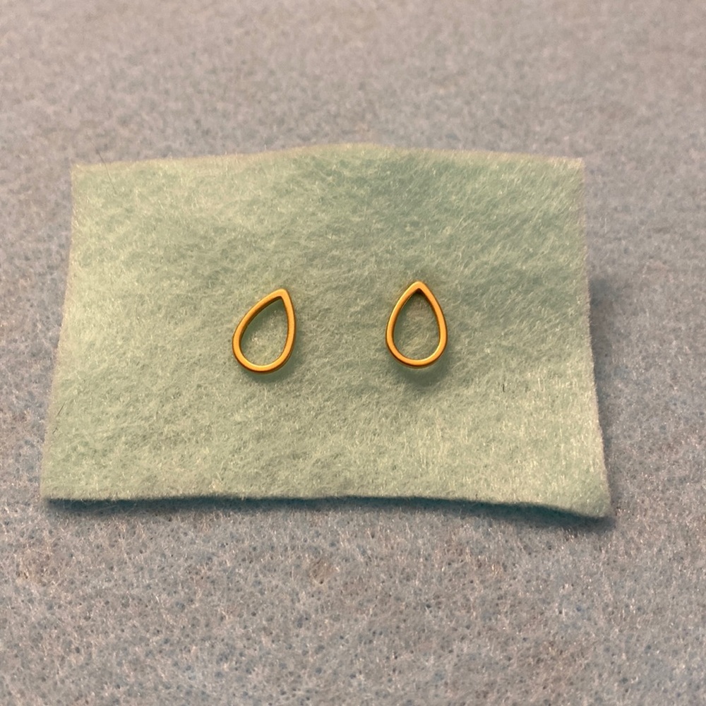 Gold tear drop stud earrings